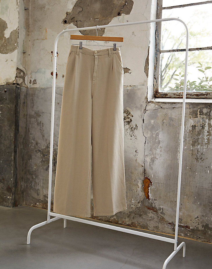 Relaxed Chino in Pioneer Beige alternative view