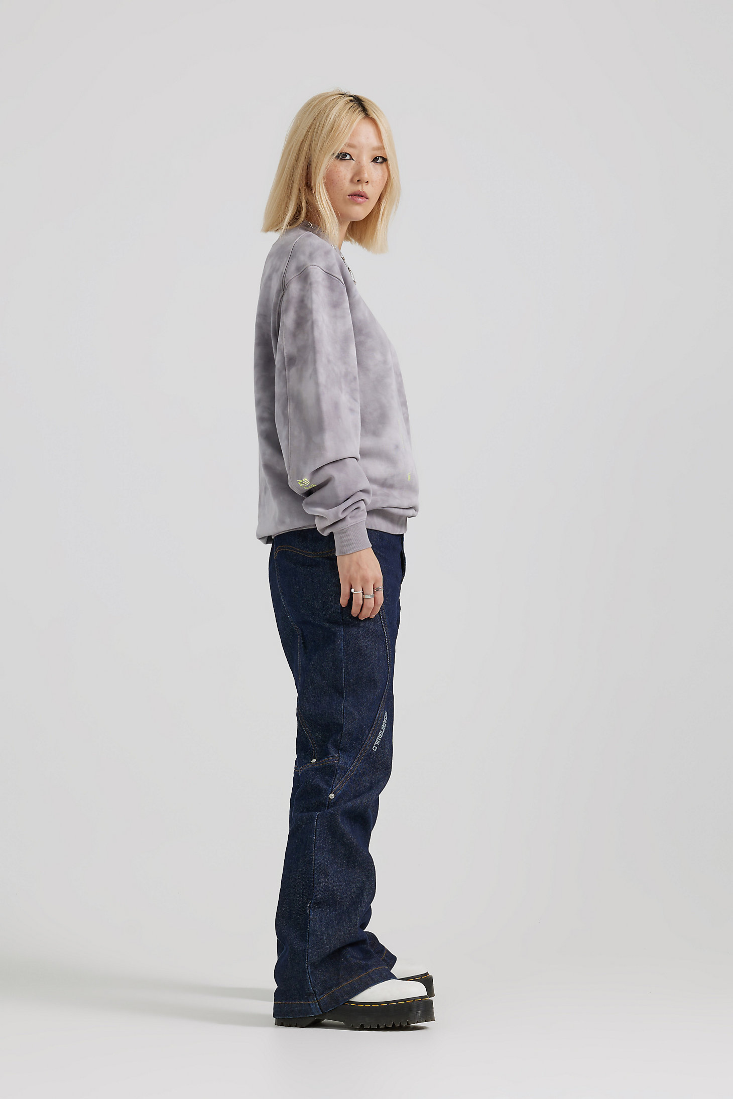 Unisex Lee® x ROARINGWILD® Oversized Sweatshirt in Silver Filigree alternative view 2