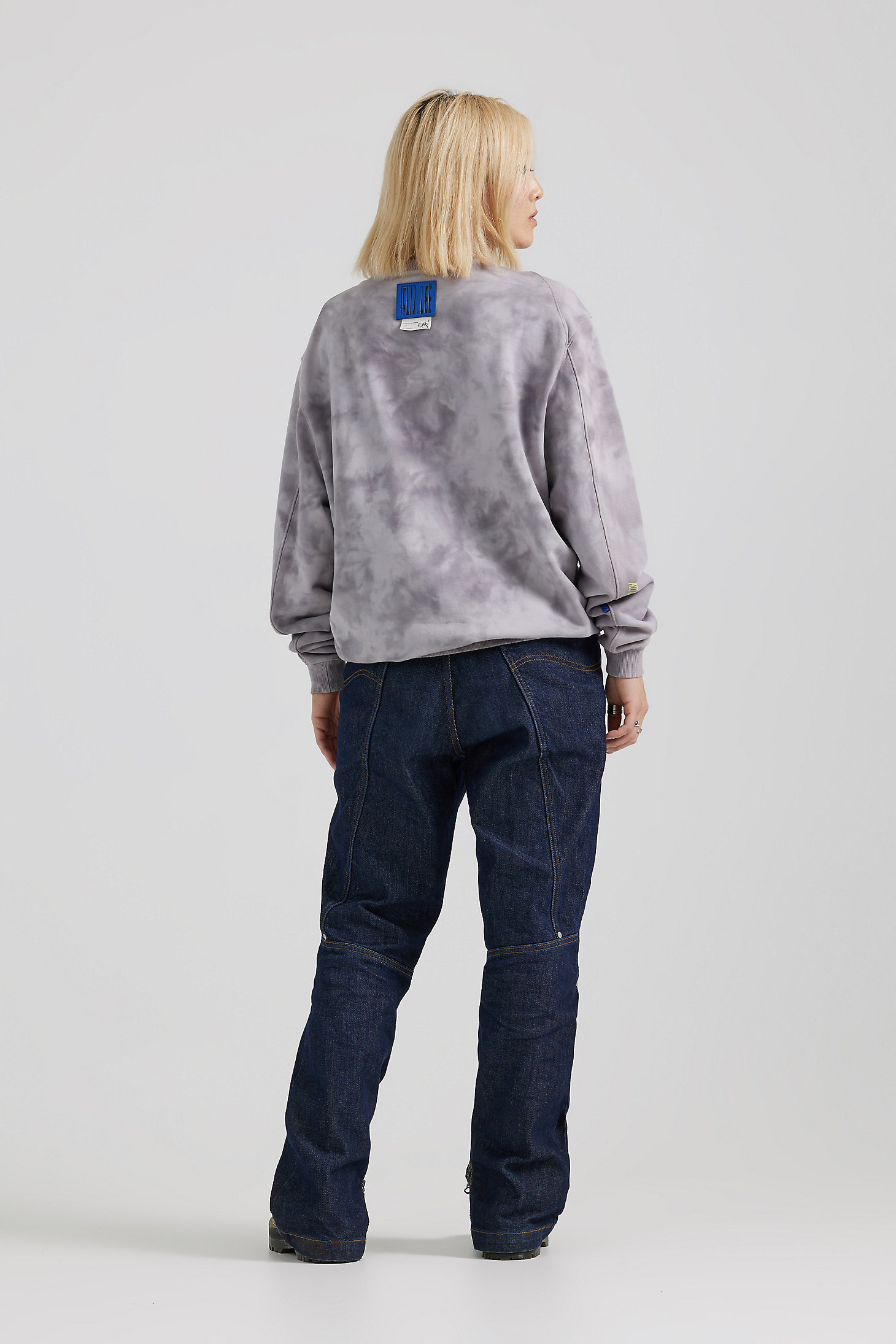 Unisex Lee® x ROARINGWILD® Oversized Sweatshirt in Silver Filigree alternative view 4