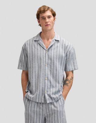 Relaxed Clean Resort Shirt in Mood Indigo Natural Str