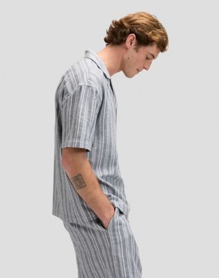 Relaxed Clean Resort Shirt in Mood Indigo Natural Str