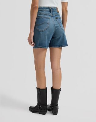 Stella Short in Lakeside Drive