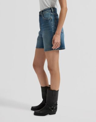 Stella Short in Lakeside Drive