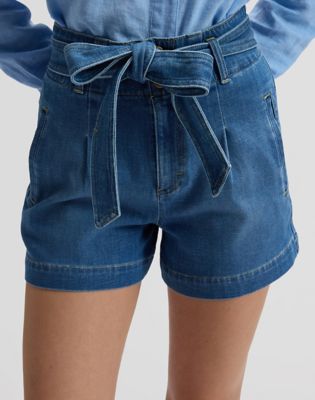 Loose Lightweight Short With Bow in Full Bloom