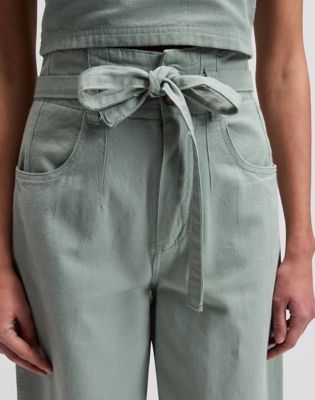 Regular Pleated Lightweight Trousers in Desert Sage