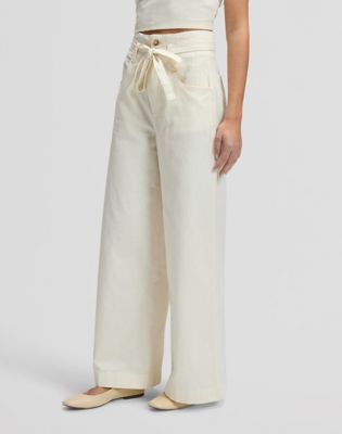 Regular Pleated Lightweight Trousers in Natural