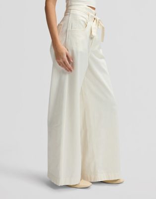 Regular Pleated Lightweight Trousers in Natural