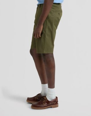 Regular Lightweight Chino Short in Olive Moss