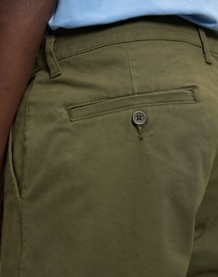 Regular Lightweight Chino Short in Olive Moss