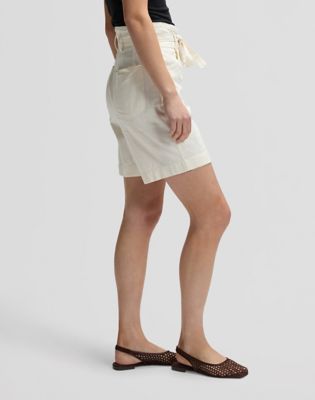 Regular Pleated Bermuda in Natural