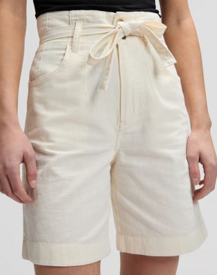 Regular Pleated Bermuda in Natural