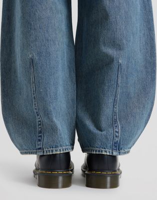 Barrel Jean in Mid Shade
