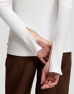 Slim Slit Sleeve Rib Tee in Ecru