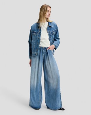 Wide Leg Pleated Jean in Preppy Blue