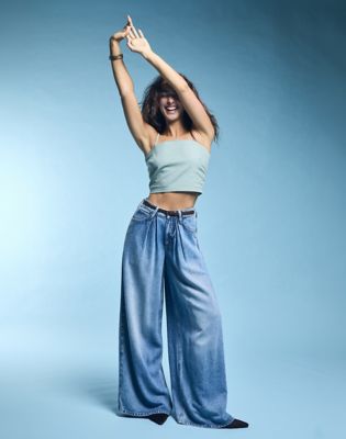 Wide Leg Pleated Jean in Preppy Blue