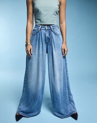 Wide Leg Pleated Jean in Preppy Blue
