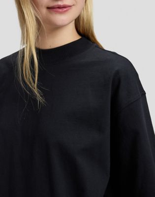 Relaxed Elongated Boxy Tee in Black