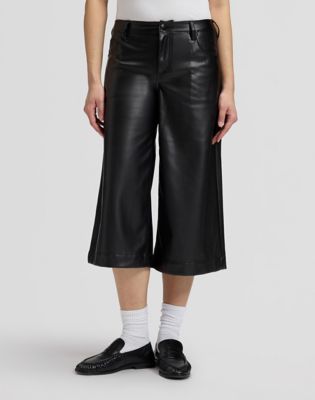 Loose Mid Rise Culotte Short in Black