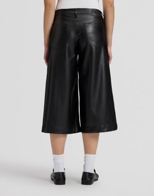 Loose Mid Rise Culotte Short in Black