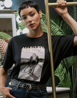 Lee X Marilyn Monroe Fit Tee in Black Beauty