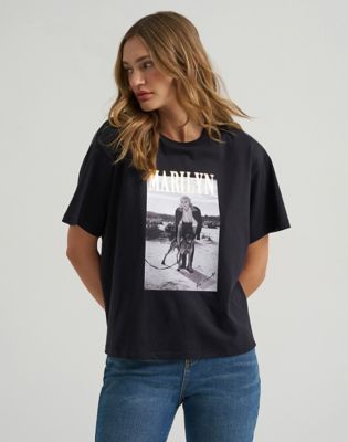Lee X Marilyn Monroe Fit Tee in Black Beauty