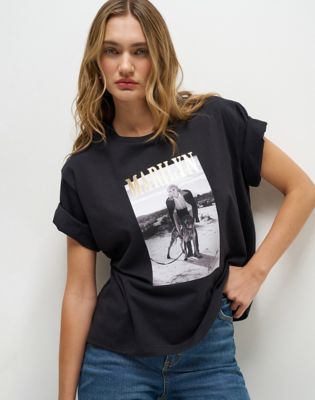 Lee X Marilyn Monroe Fit Tee in Black Beauty