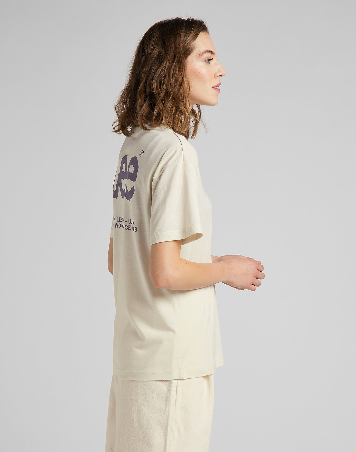 Relaxed Crew Tee in Workwear White alternative view 4