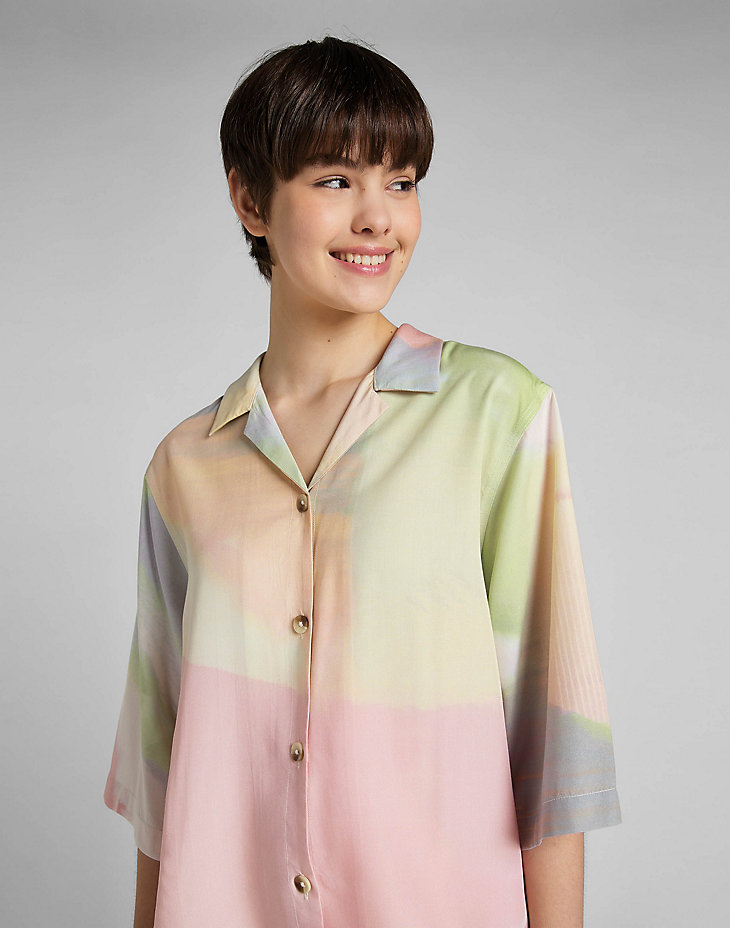 Resort Service Shirt in Canary Green alternative view 4
