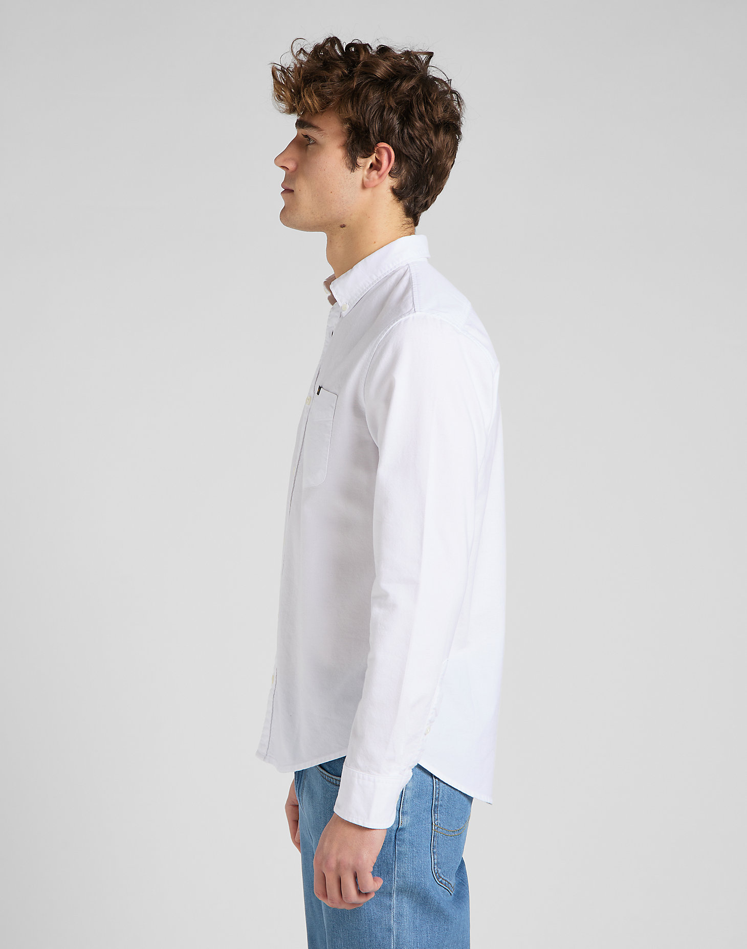 Button Down Shirt in Bright White alternative view 3